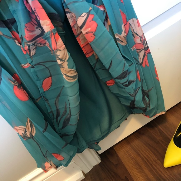 ✨Pleated✨ MIDI Skirt Brand NWT - Picture 4 of 5